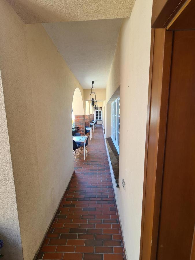Hotel Zajazd Kultury, Dawniej Pocztowy Zielona Góra Exterior foto