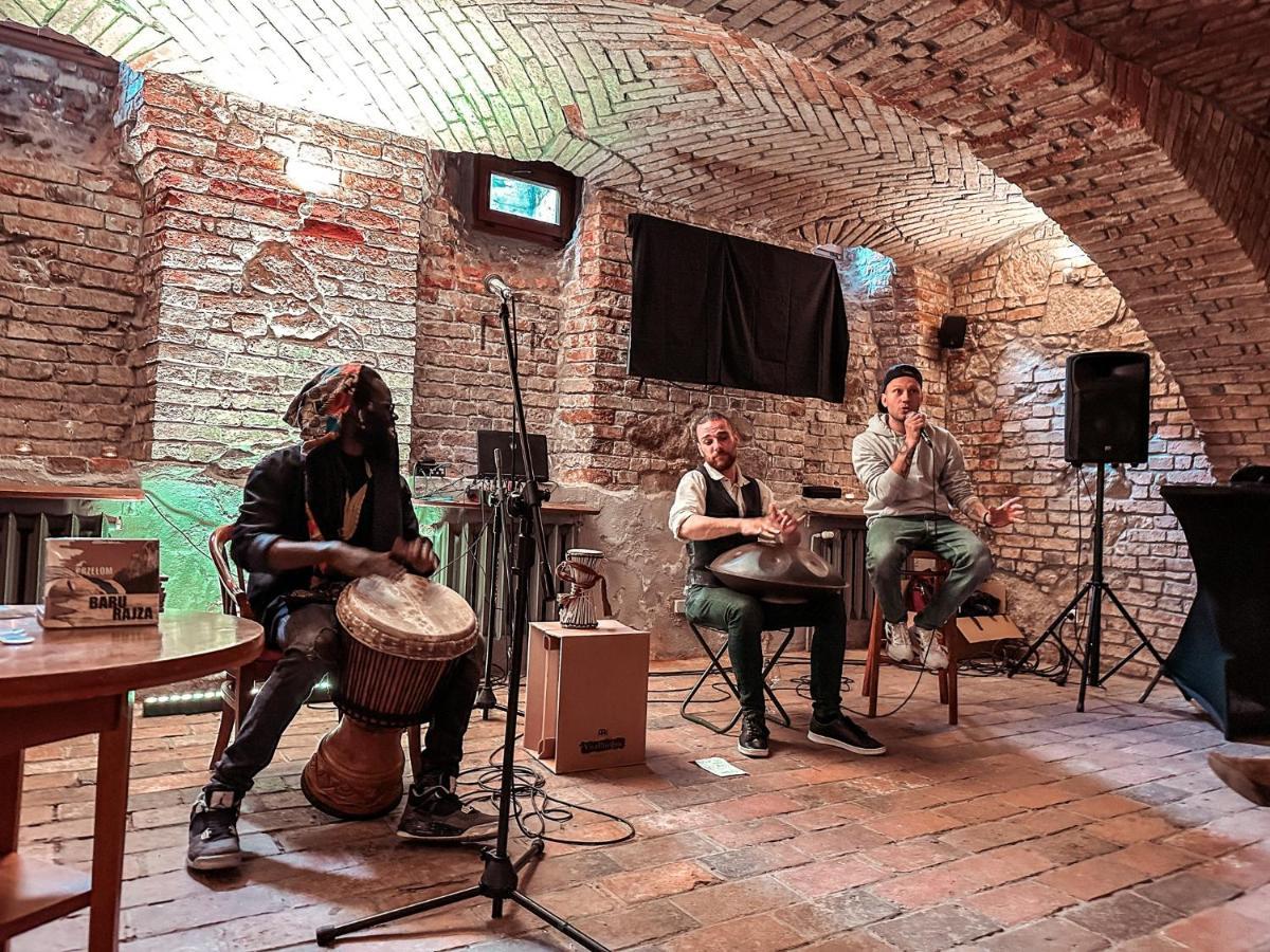 Hotel Zajazd Kultury, Dawniej Pocztowy Zielona Góra Exterior foto