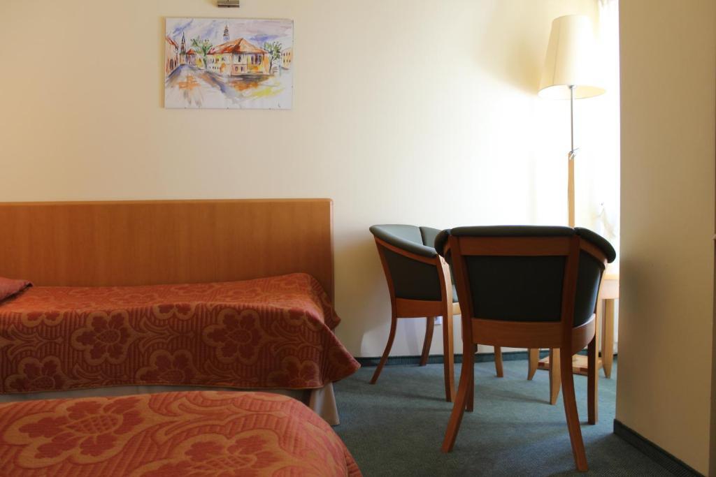 Hotel Zajazd Kultury, Dawniej Pocztowy Zielona Góra Exterior foto